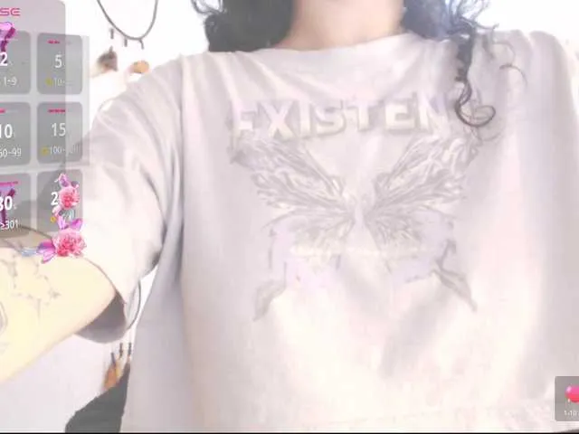 Live sex webcam photo for sweetdolly666 #291129909