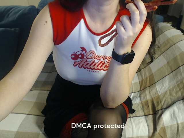 Live sex webcam photo for sweetdreams10 #290758578