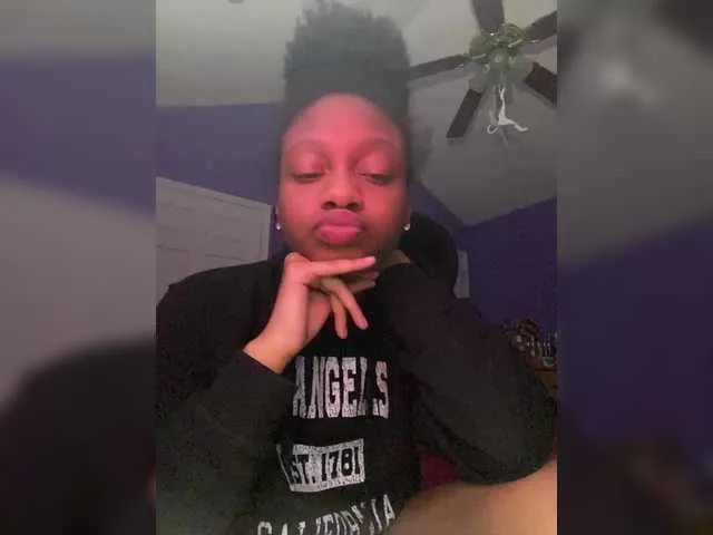 Live sex webcam photo for sweetdreams101 #290247365