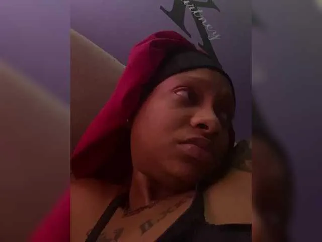 Live sex webcam photo for sweetdreams101 #290540559