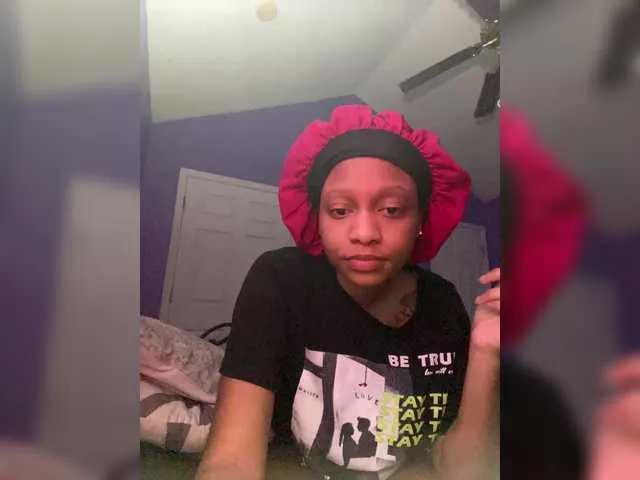 Live sex webcam photo for sweetdreams101 #290599136