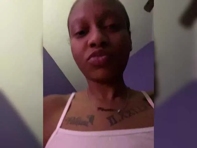 Live sex webcam photo for sweetdreams101 #290634238