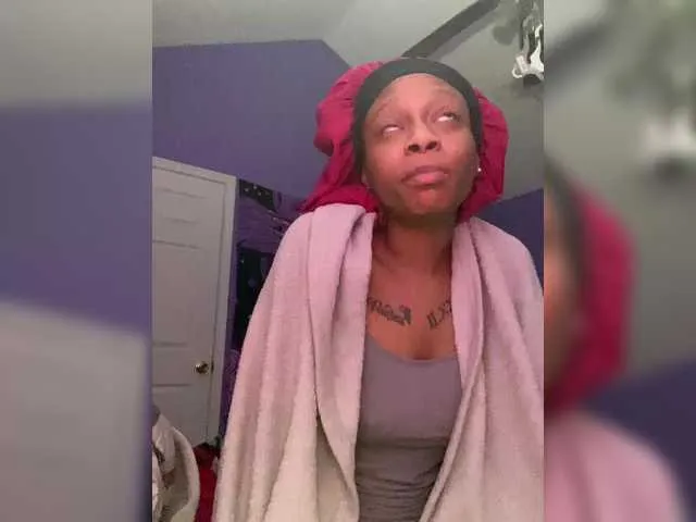 Live sex webcam photo for sweetdreams101 #290652619