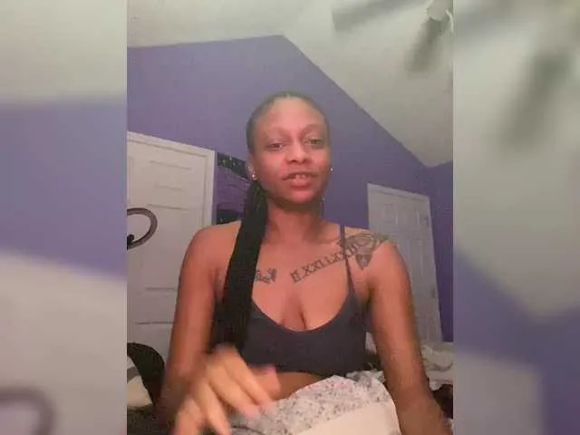 Live sex webcam photo for sweetdreams101 #290929070