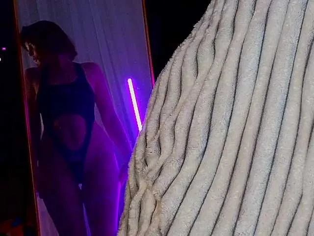 Live sex webcam photo for sweetdreamss #293381185
