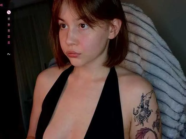 Live sex webcam photo for sweetdreamss #293634348