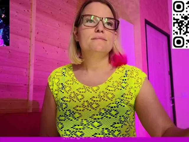 Live sex webcam photo for sweeteve050 #290480559