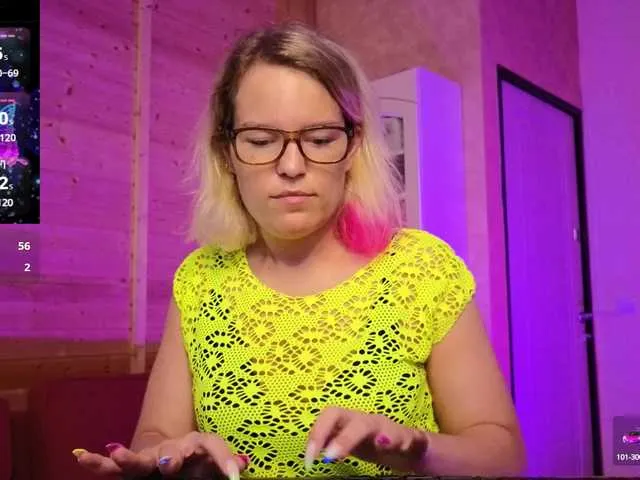 Live sex webcam photo for sweeteve050 #291425136