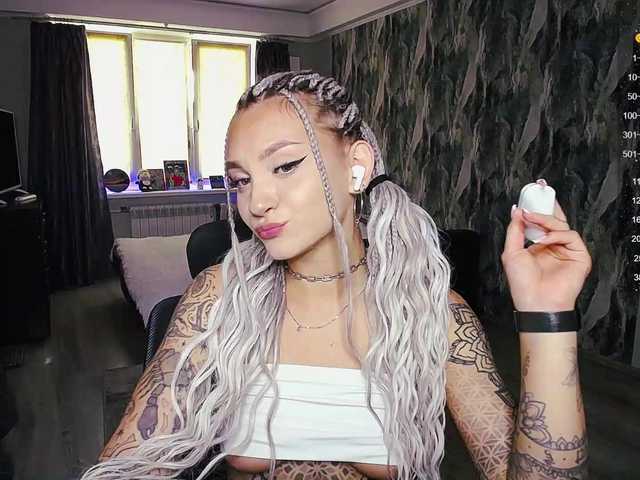 Live sex webcam photo for sweetiekittie #291655850