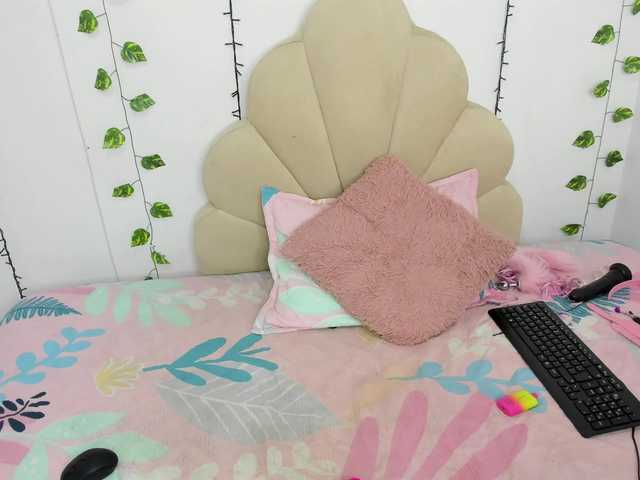 Live sex webcam photo for sweetkendallhale #288312218