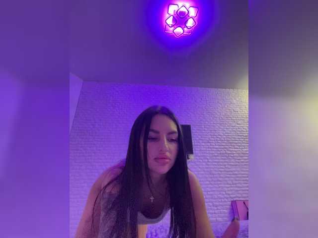 Live sex webcam photo for sweetkira25 #290174451
