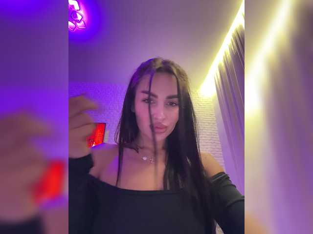 Live sex webcam photo for sweetkira25 #290296293