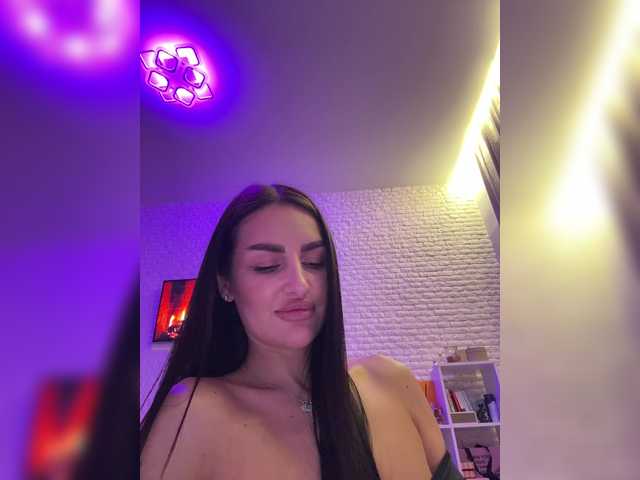 Live sex webcam photo for sweetkira25 #290333196