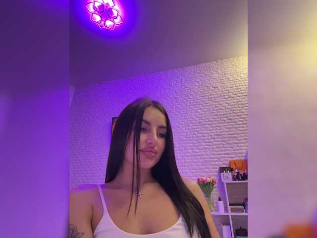 Live sex webcam photo for sweetkira25 #290338368