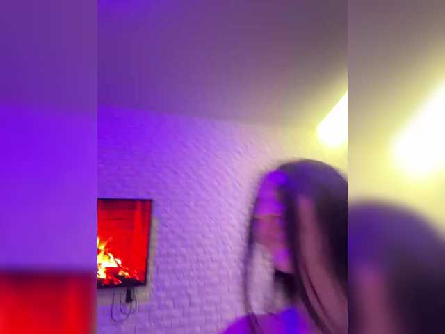 Live sex webcam photo for sweetkira25 #290363353