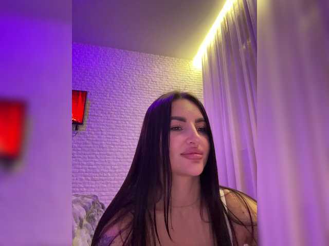 Live sex webcam photo for sweetkira25 #290396074
