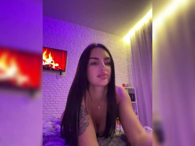 Live sex webcam photo for sweetkira25 #290405089