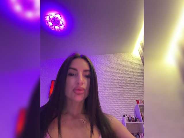 Live sex webcam photo for sweetkira25 #290417212