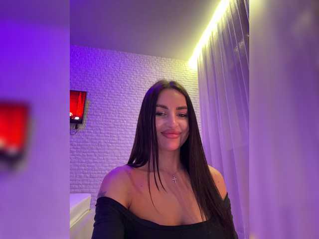 Live sex webcam photo for sweetkira25 #290419527