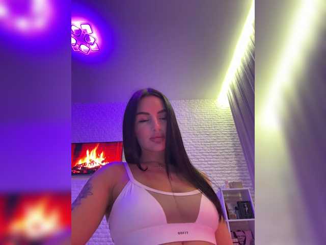 Live sex webcam photo for sweetkira25 #290425957