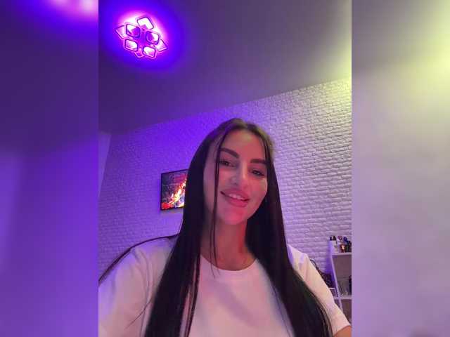 Live sex webcam photo for sweetkira25 #290451055