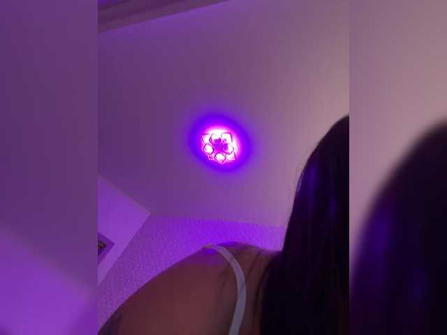 Live sex webcam photo for sweetkira25 #290453755