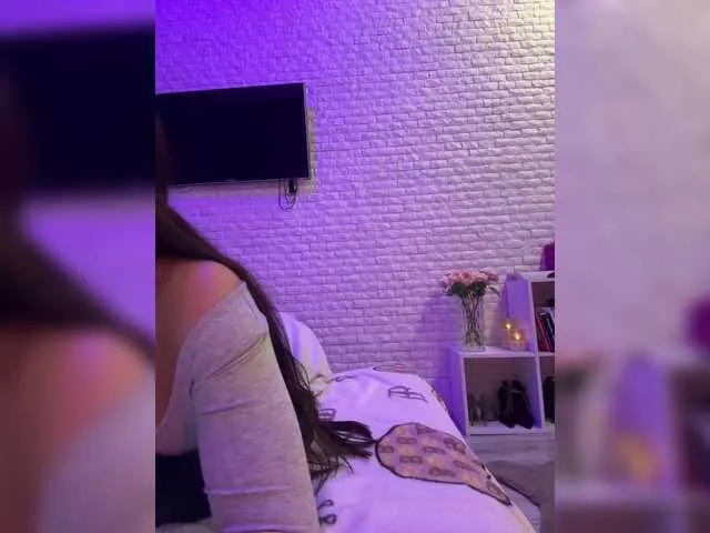 Live sex webcam photo for sweetkira25 #293423169