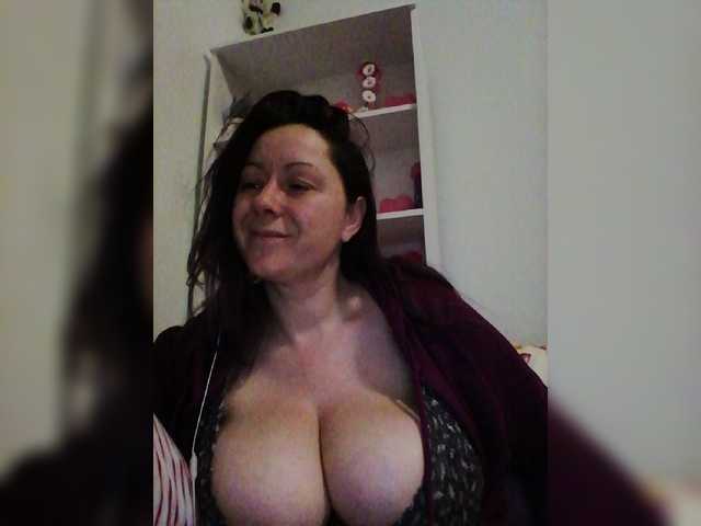 Live sex webcam photo for sweetkyssy #272624830