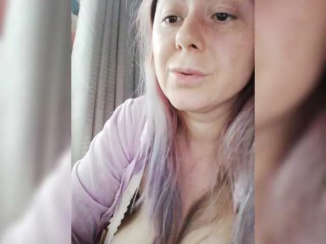 Live sex webcam photo for sweetkyssy #273714518