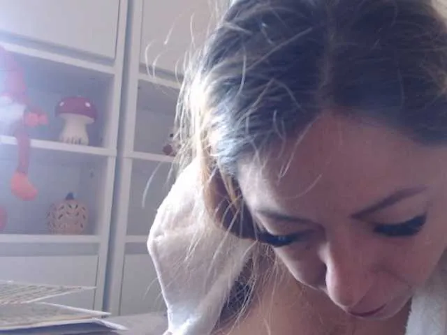 Live sex webcam photo for sweetkyssy #276472475