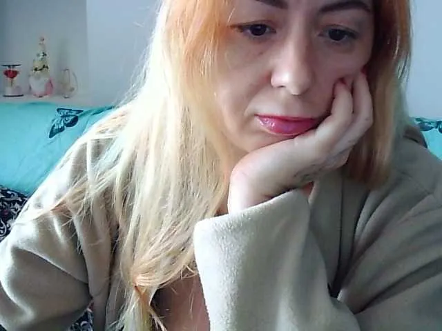 Live sex webcam photo for sweetkyssy #290792320