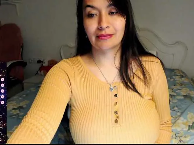 Live sex webcam photo for sweetlollipopp #277790939