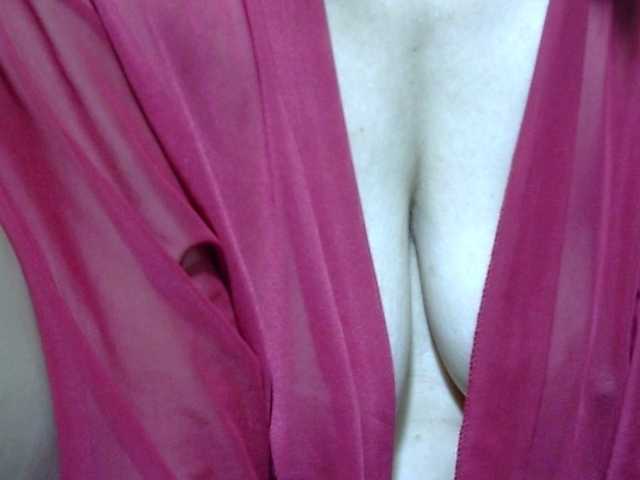 Live sex webcam photo for sweetmama17 #291141650