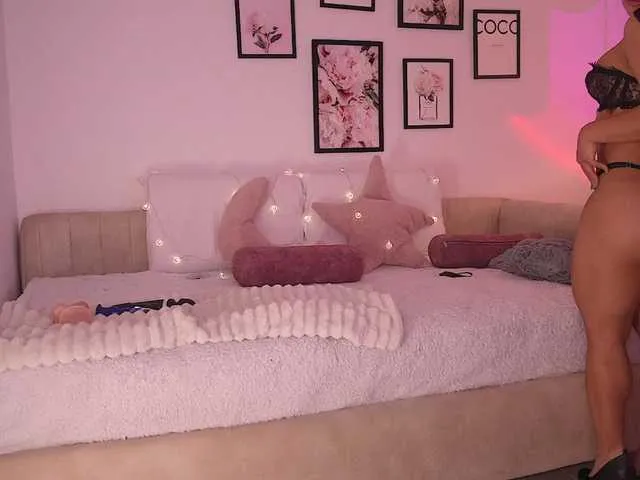 Live sex webcam photo for sweetmelii #292252780