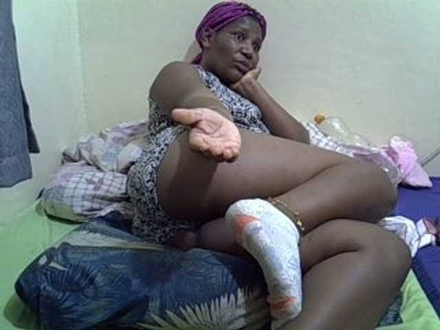 Live sex webcam photo for sweetsex02 #275544899