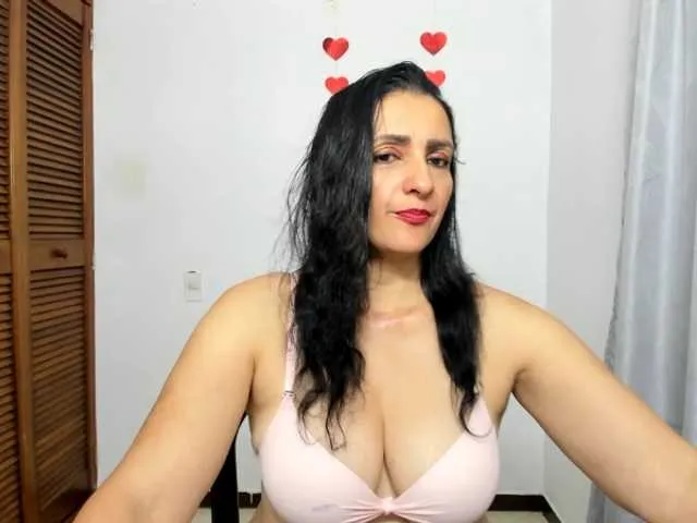 Live sex webcam photo for sweetsofia5 #293605023