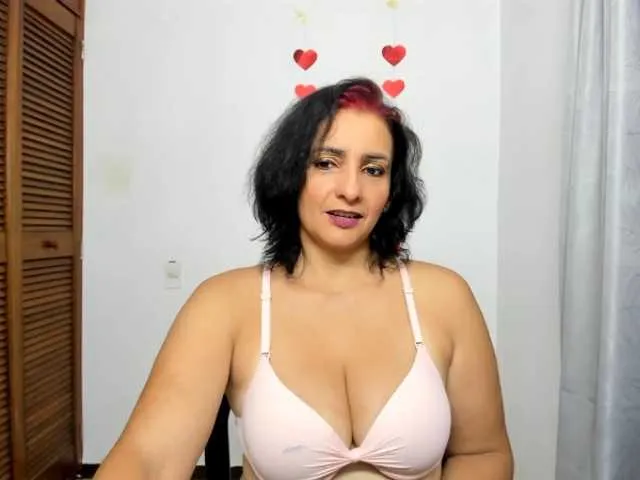 Live sex webcam photo for sweetsofia5 #293776360