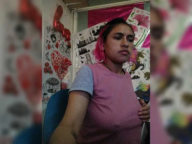 Live sex webcam photo for sweetvalen-77 #272895683