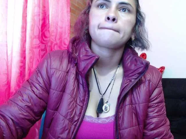 Live sex webcam photo for sweetvalen-77 #273656556