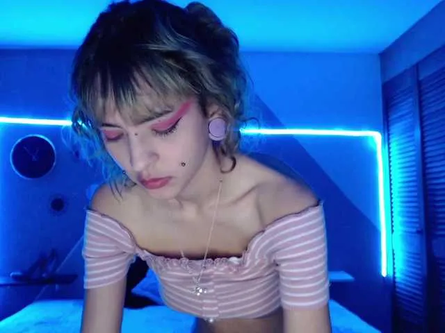 Live sex webcam photo for sweetweeney #272817617