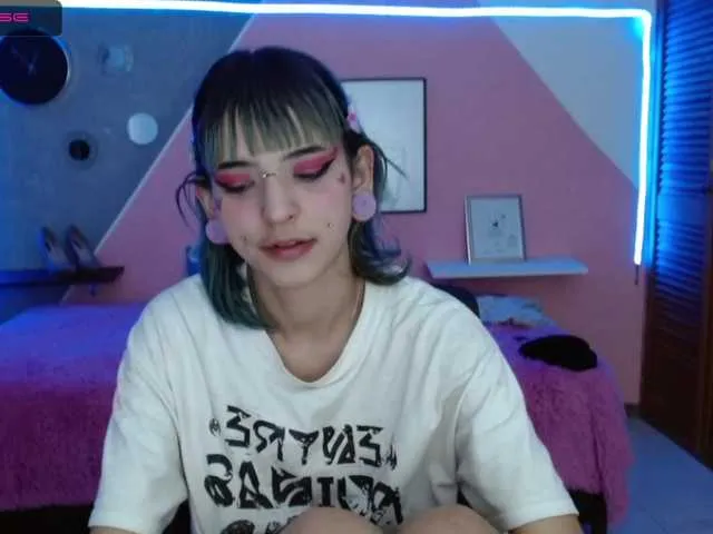 Live sex webcam photo for sweetweeney #272977506