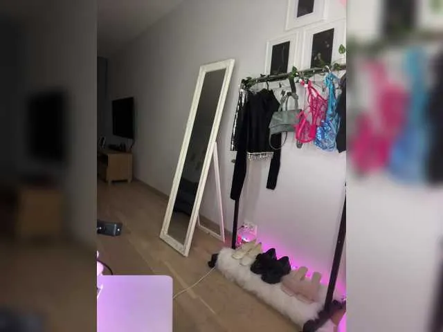 Live sex webcam photo for sweety-kittyy #291422054
