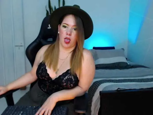 Live sex webcam photo for tamy-shine87 #275793861