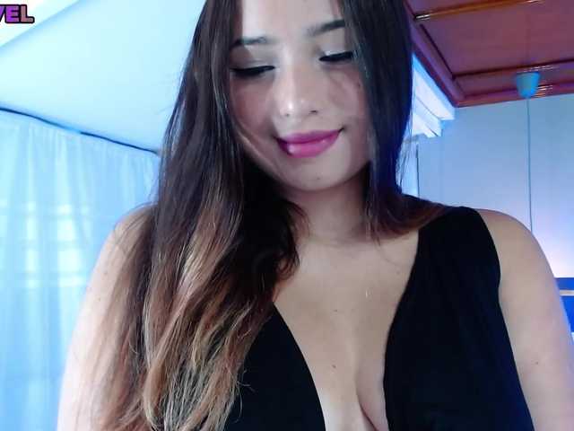 Live sex webcam photo for TamyVel #272351099