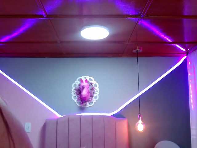 Live sex webcam photo for TamyVel #272396539