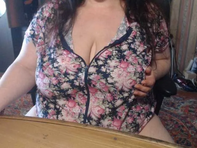 Live sex webcam photo for tanyvel34 #291845265