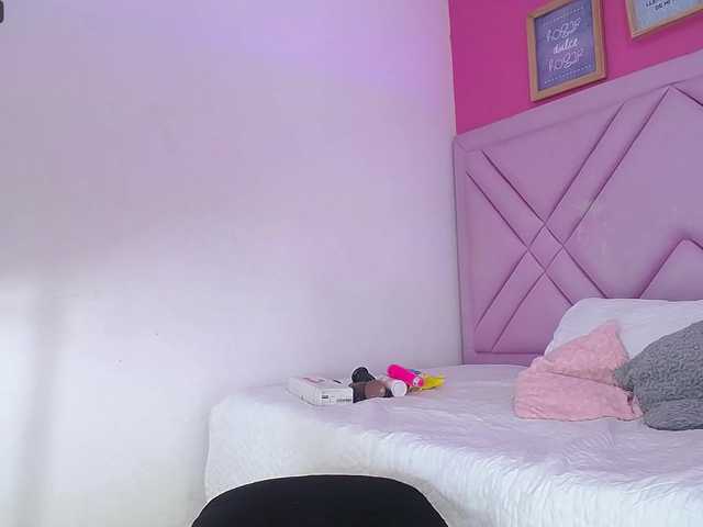 Live sex webcam photo for tastymilff #275567430