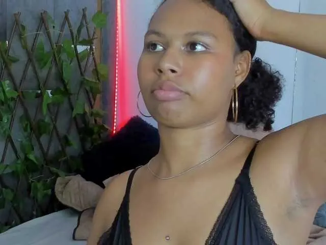 Live sex webcam photo for tatianasquirthot #293346598