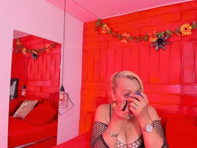 Live sex webcam photo for taylor-anastasia #277684375