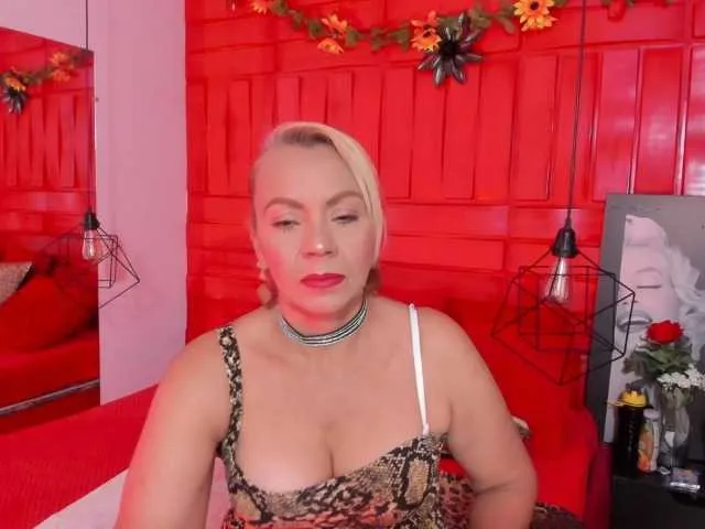 Live sex webcam photo for taylor-anastasia #277691368